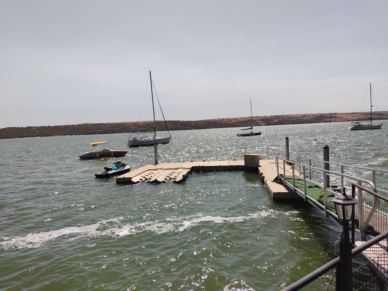 Muelle Rapel puerto motos oleaje caja de almacenamiento