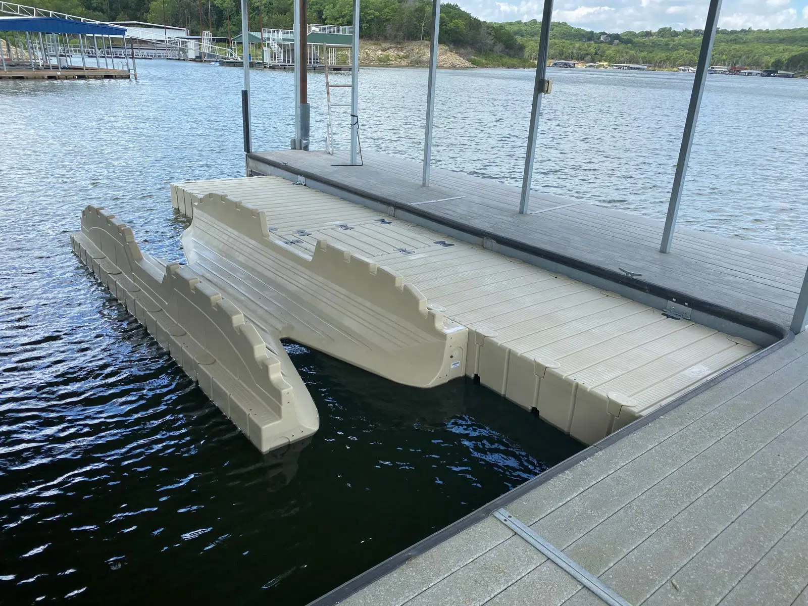 Muelle con lift para kayak estable seguro rico calidad